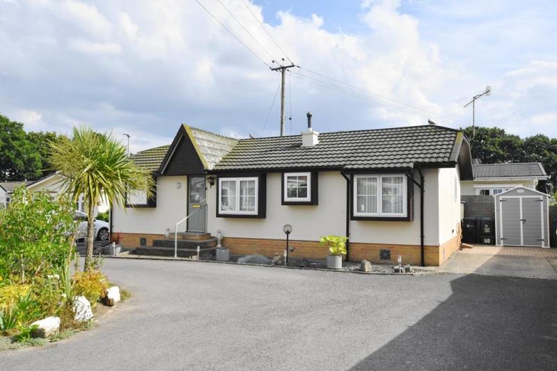 Hillbury Road Alderholt... 2 bed park home £189,950