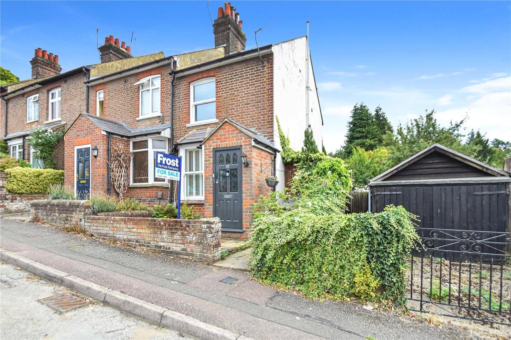 Springfield Road, Chesham, Bucks, HP5 3 bed end of terrace house for