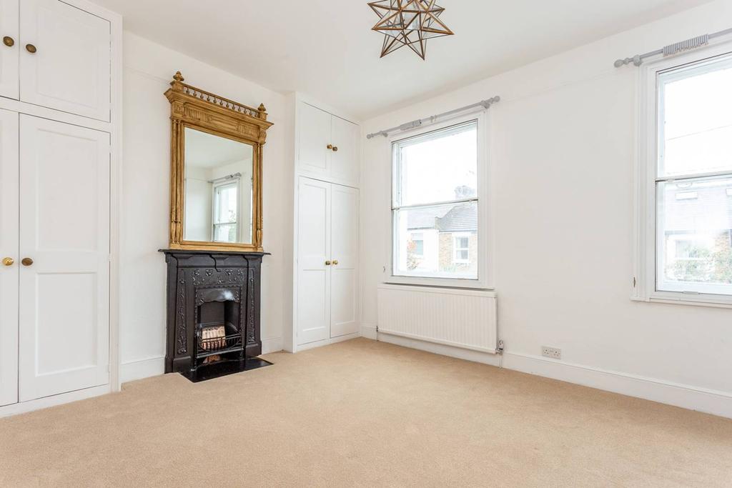 Wells House Road, North Acton... 4 bed house £700,000