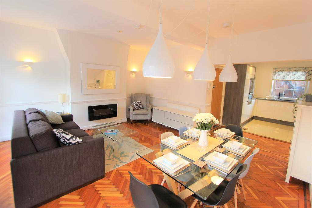Westgate Street, Cardiff CF10 3 bed apartment £1,800 pcm (£415 pw)