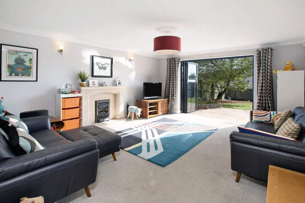 Avery Hill, Kingsteignton, TQ12 4 bed detached house £475,000