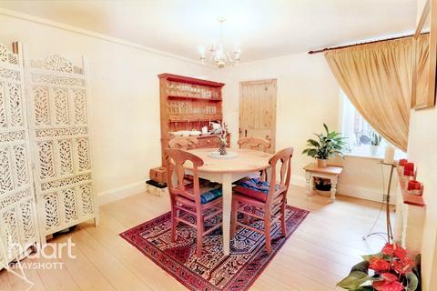 13 Lion Lane, Haslemere, GU27 1JF
