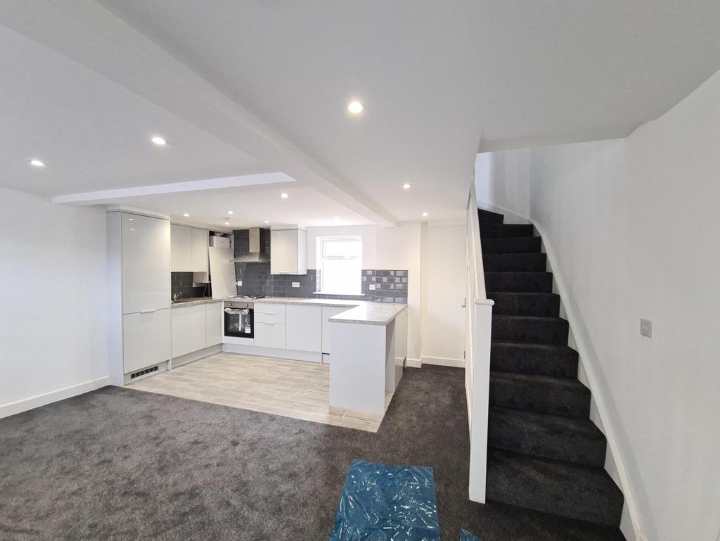 High Street South, Dunstable, LU6 2 bed £990 pcm (£228 pw)