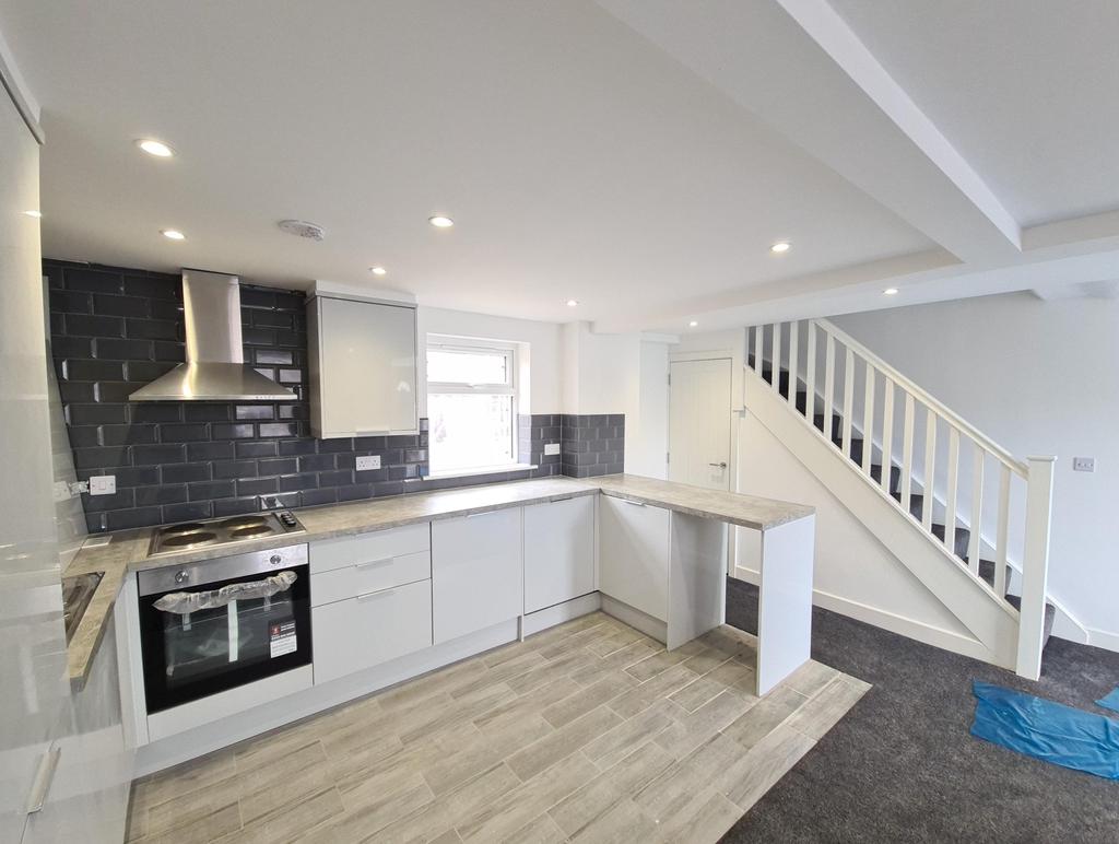High Street South, Dunstable, LU6 2 bed £1,050 pcm (£242 pw)