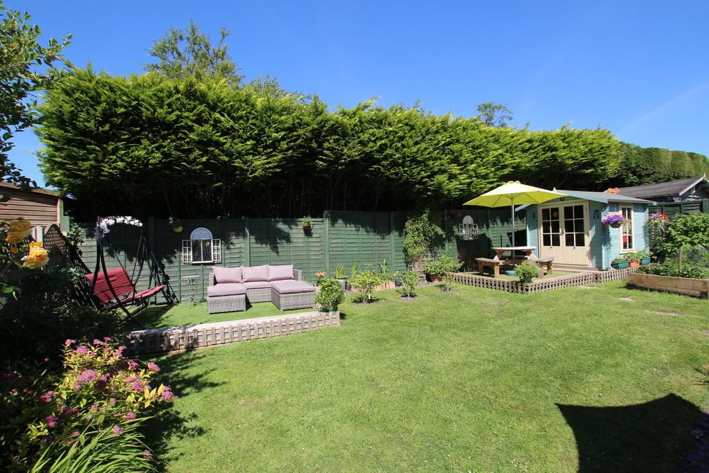 Wrington Mead, Congresbury 3 bed semidetached house £365,000