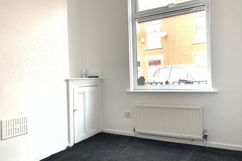 2 bedroom terraced house to rent, Parkin Street, Longsight