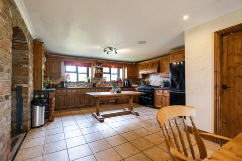 6 bedroom barn conversion for sale - Guyhirn
