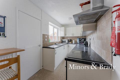 4 bedroom end of terrace house for sale - Harbord Road, Norwich