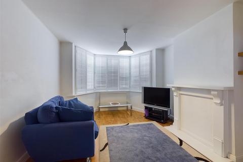 18 Ruffetts Close, South Croydon, CR2 7JS