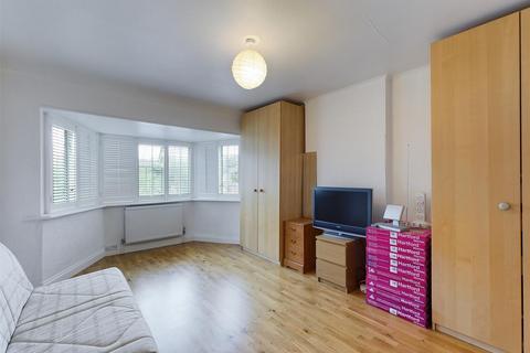 18 Ruffetts Close, South Croydon, CR2 7JS
