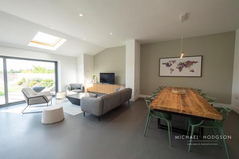 5 Hillview, Sunderland, SR3 3TL