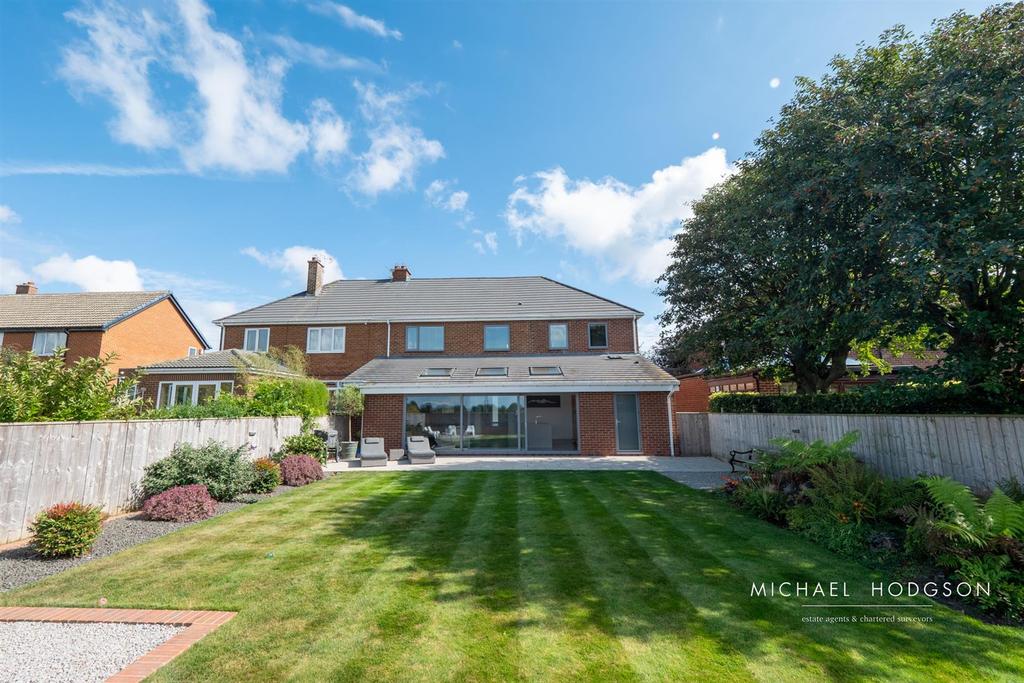 Hillview, Middle Herrington, Sunderland 4 bed semidetached house £