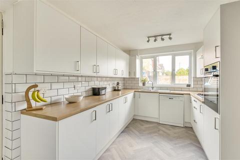7 Bourneside, Bedford, MK41 7EG