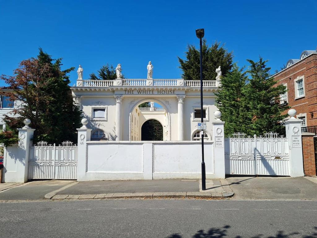 Park View Road, Ealing, W5 2 bed flat £2,912 pcm (£672 pw)