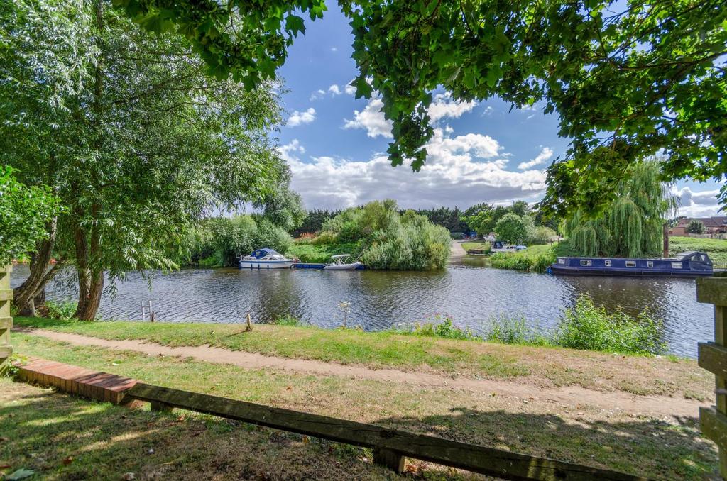 Waterside, Boroughbridge 4 bed terraced house £369,995