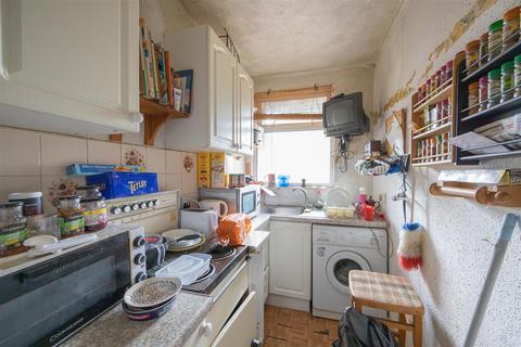 1 bedroom ground floor flat for sale, CARLINGFORD DRIVE, Westcliff-On-Sea