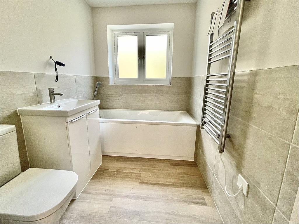 Plot 1 Main Bathroom