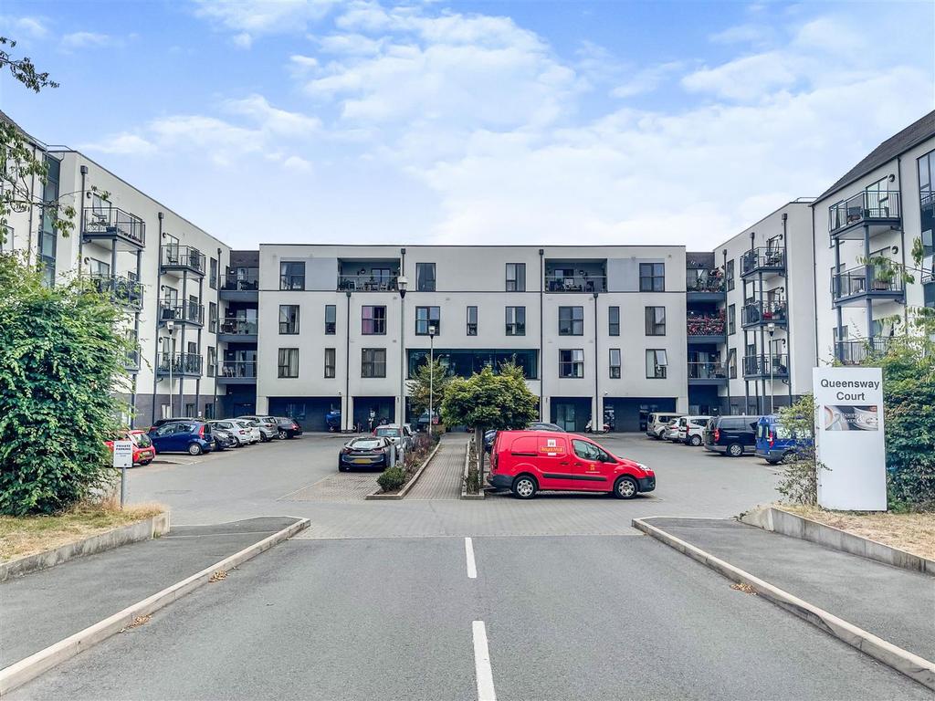 Queensway, Leamington Spa 2 bed apartment £225,000