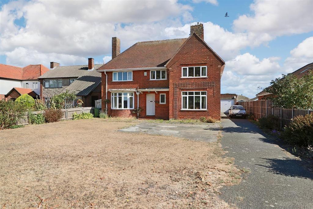 Yarmouth Road, Lowestoft 4 bed detached house £475,000