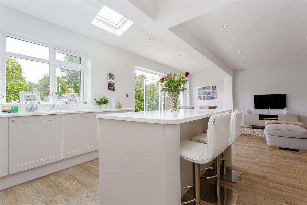 The Oval, Banstead 4 bed semidetached house for sale £825,000