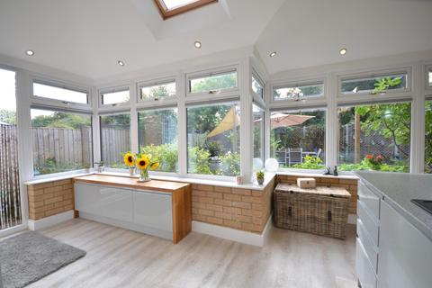 15 Vickers Close, Rothwell, Kettering, NN14 6LB