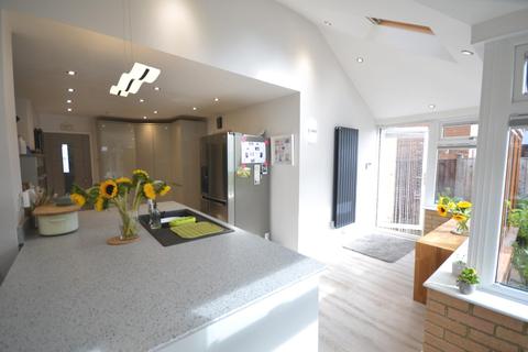 15 Vickers Close, Rothwell, Kettering, NN14 6LB