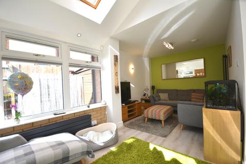 15 Vickers Close, Rothwell, Kettering, NN14 6LB