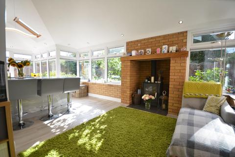15 Vickers Close, Rothwell, Kettering, NN14 6LB