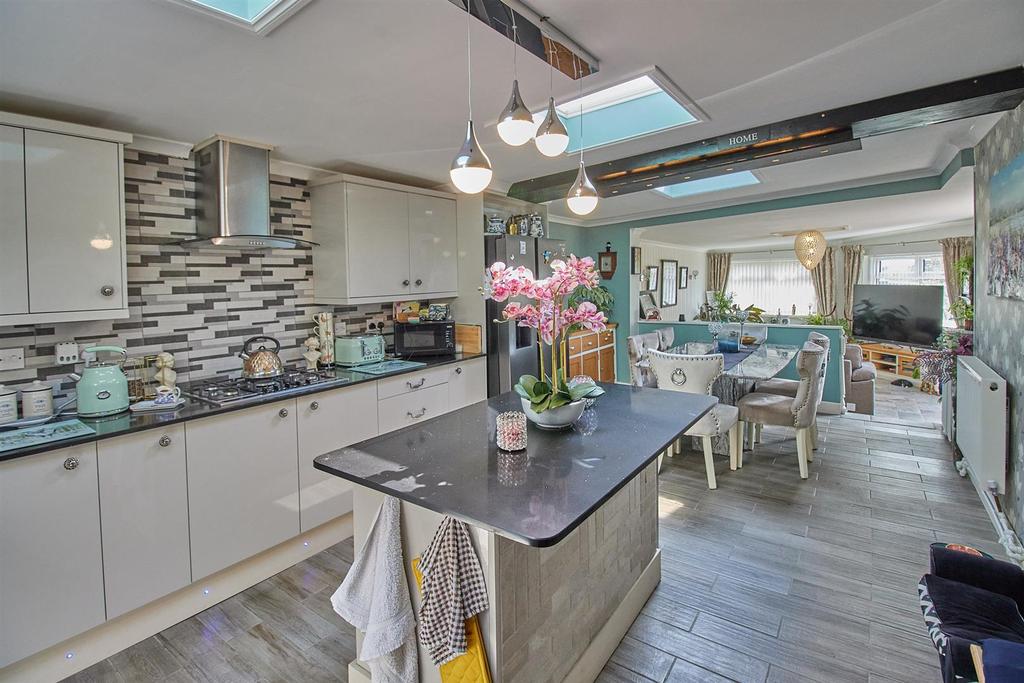 Doctors Fields, Earl Shilton, Leicester 3 bed semidetached bungalow