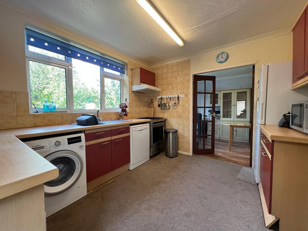 Bredon Avenue, Stourbridge, DY9 7NR 3 bed semidetached house £150,000