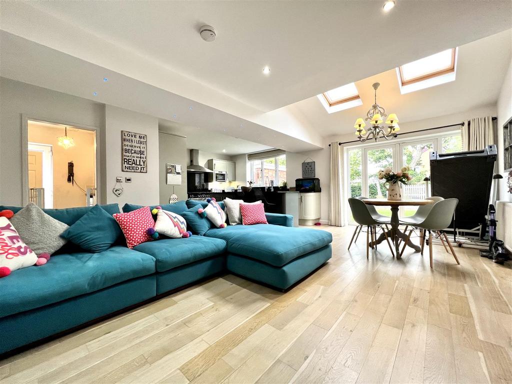Abbeydale Park Rise, Sheffield 4 bed semidetached house £2,000 pcm