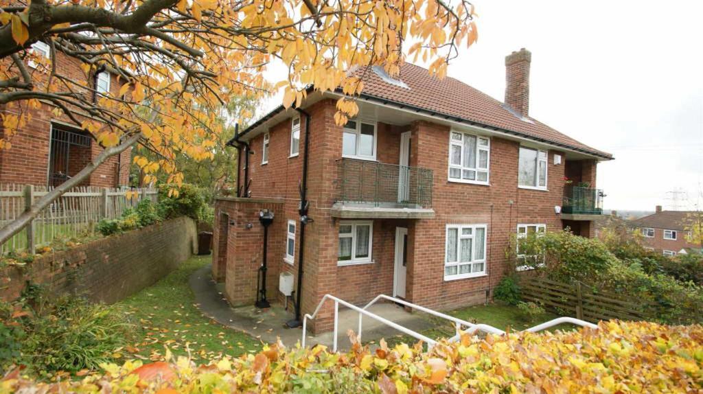 Spen Crescent, West Park, Leeds 1 bed flat £575 pcm (£133 pw)