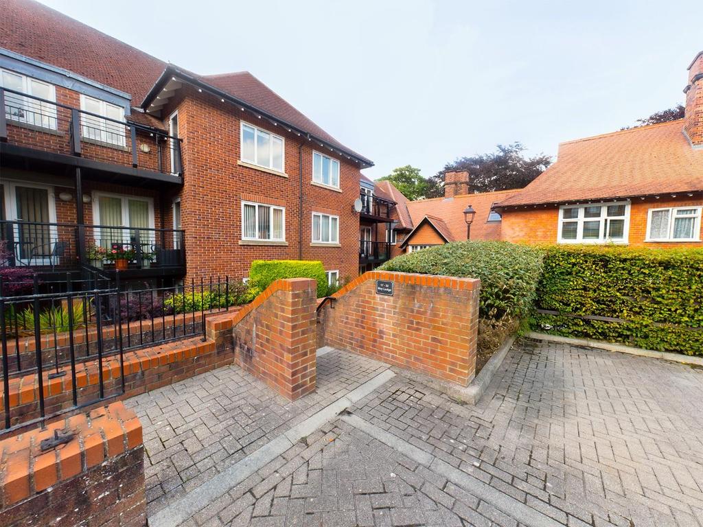 May Lodge Apartments, Filey Road, Scarborough, Scarborough 2 bed flat