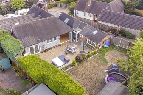 3 bedroom detached bungalow for sale - Mansfield Road, Redhill