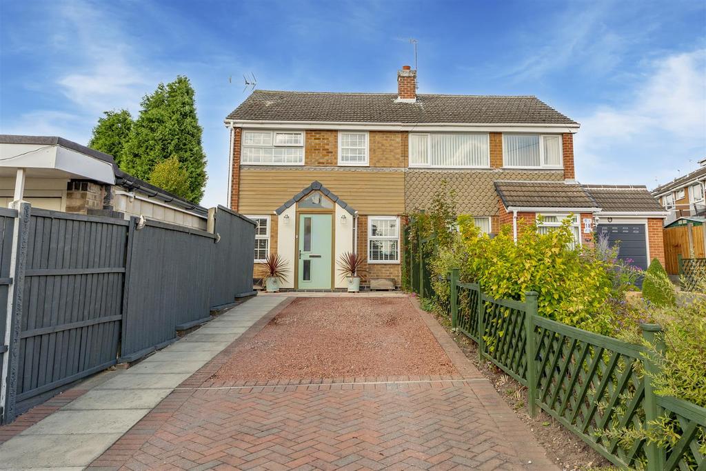 Brackendale Avenue, Nottingham 3 bed semidetached house £270,000