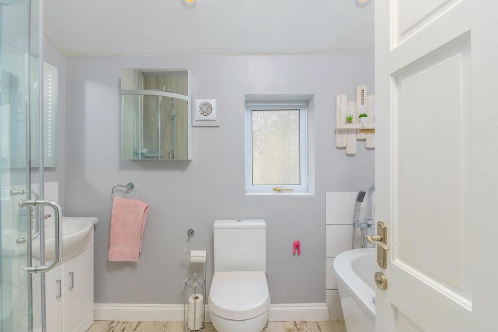 DAORSALTA7 - Bathroom C.jpg