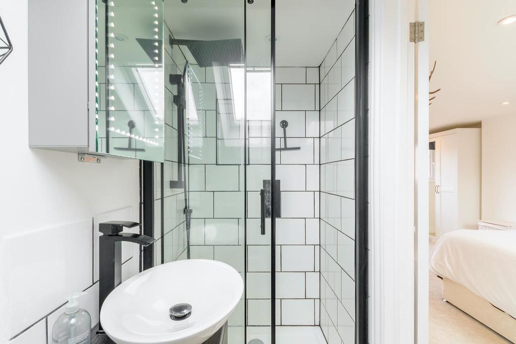 DAORSALTA7 - Ensuite B.jpg