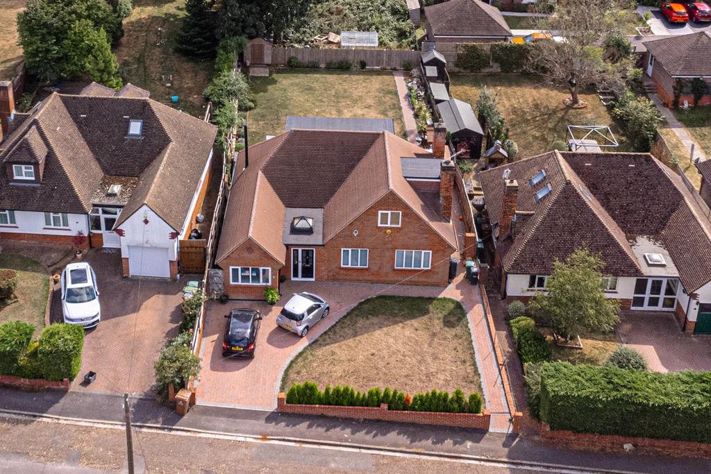 Yew Tree Bottom Road, Epsom 4 bed detached house £1,000,000