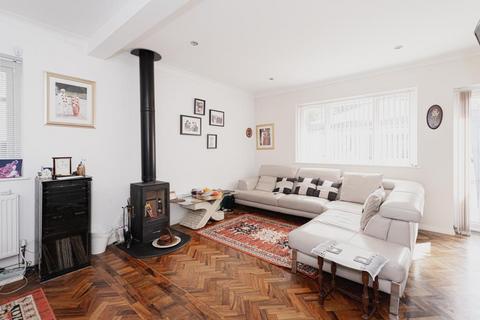 21 Yew Tree Bottom Road, Epsom, KT17 3NE