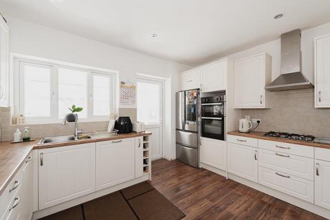 21 Yew Tree Bottom Road, Epsom, KT17 3NE