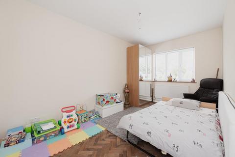 21 Yew Tree Bottom Road, Epsom, KT17 3NE