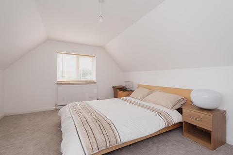21 Yew Tree Bottom Road, Epsom, KT17 3NE