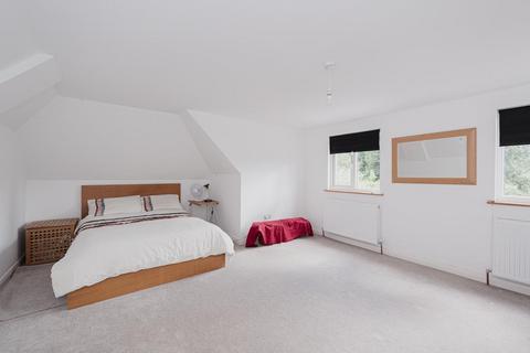 21 Yew Tree Bottom Road, Epsom, KT17 3NE