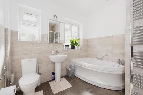 21 Yew Tree Bottom Road, Epsom, KT17 3NE