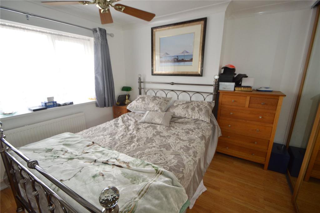 Scholars Walk, Langley, Slough... 3 bed house £1,995 pcm (£460 pw)