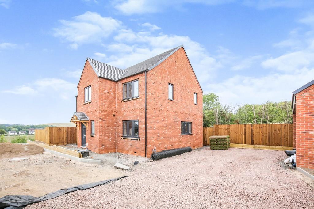 School Lane, Galley Common 4 bed detached house £510,000