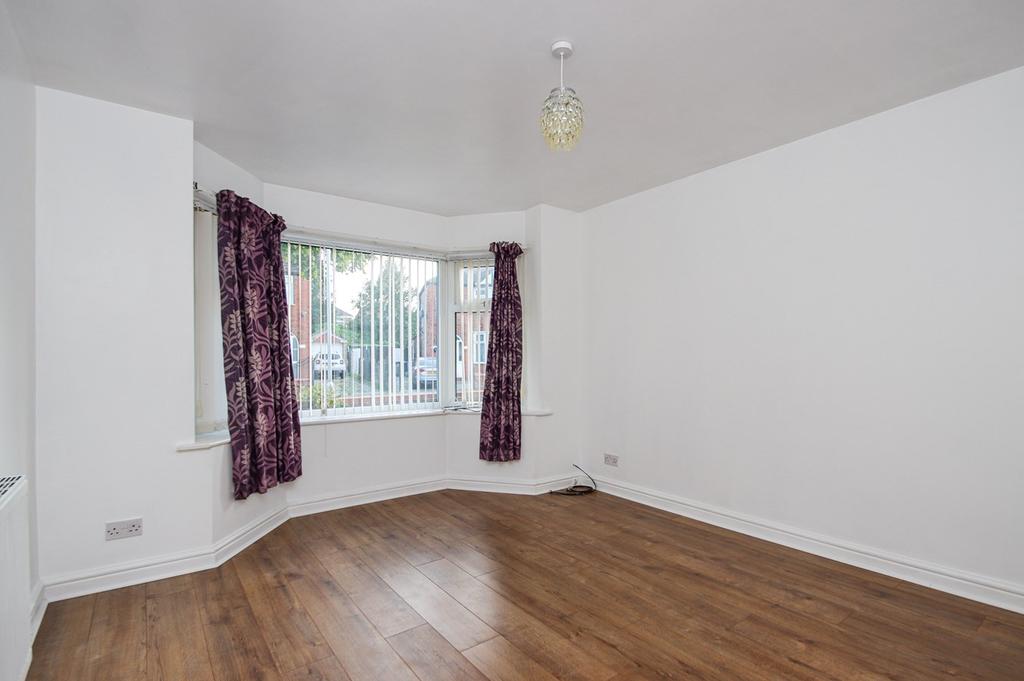 Braemar Avenue, Stretford... 3 bed semidetached house £1,300 pcm (£