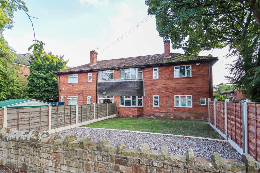 Stretford Road, Urmston, Manchester, M41 2 bed apartment £150,000