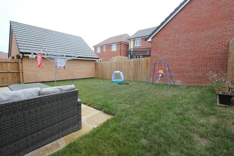 4 bedroom house to rent - St Peters Crescent, Rhoose, Vale of Glamorgan