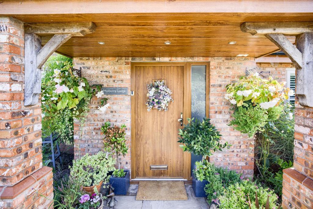 Brickyard Lane, Drakes Broughton, Pershore 3 bed detached bungalow for